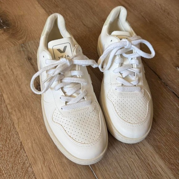 Veja V-10 White Court Sneakers Trainers size women's 7 - Picture 2 of 7